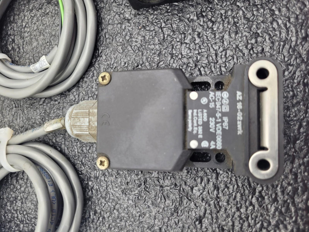 Lot of 7  SCHMERSAL  IEC 947-5-1 Safety Door Keyed Interlock Latch AZ 16-02zvrk