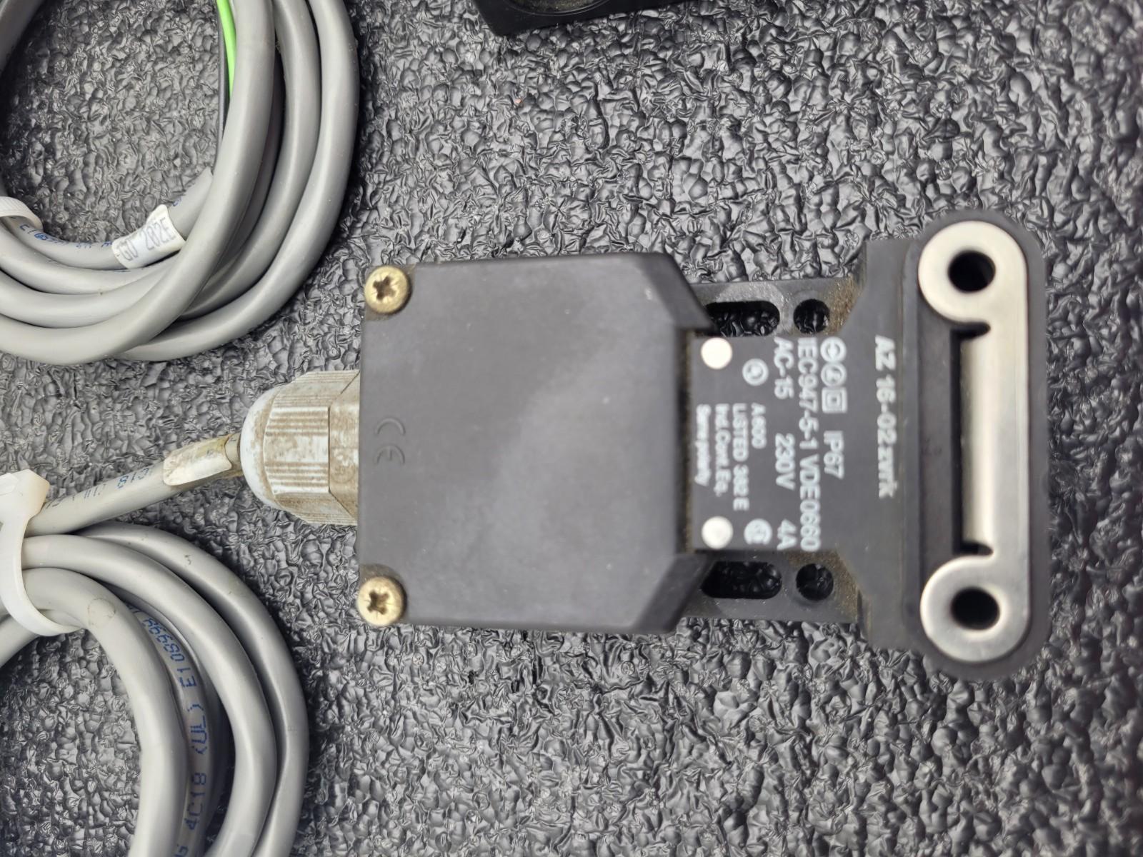 Lot of 7  SCHMERSAL  IEC 947-5-1 Safety Door Keyed Interlock Latch AZ 16-02zvrk