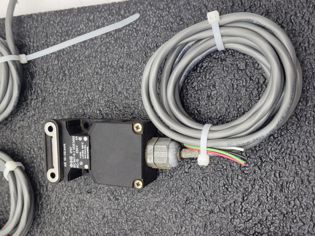 Lot of 7  SCHMERSAL  IEC 947-5-1 Safety Door Keyed Interlock Latch AZ 16-02zvrk