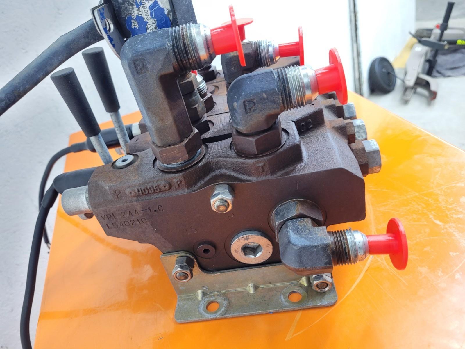 Parker Pulsar Hydraulic Stackable 4x Valve Stack VPL Series VPL244 2-Way Manual