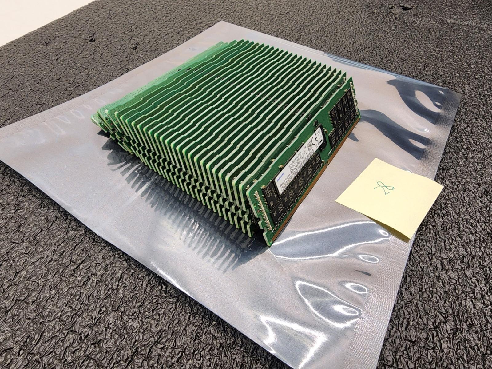 Lot of 28x Samsung 32GB 2Rx4 DDR4-2666 ECC Server Memory Ram M393A4K40CB2-CTD7Y