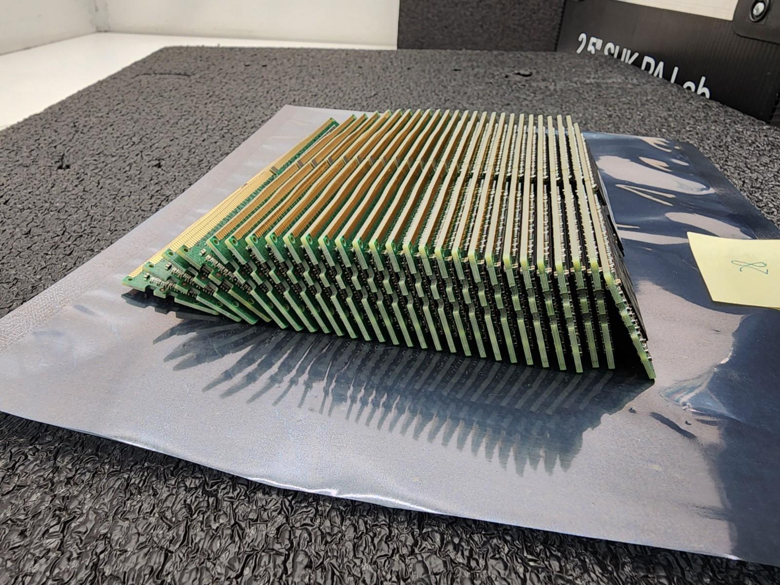 Lot of 28x Samsung 32GB 2Rx4 DDR4-2666 ECC Server Memory Ram M393A4K40CB2-CTD7Y