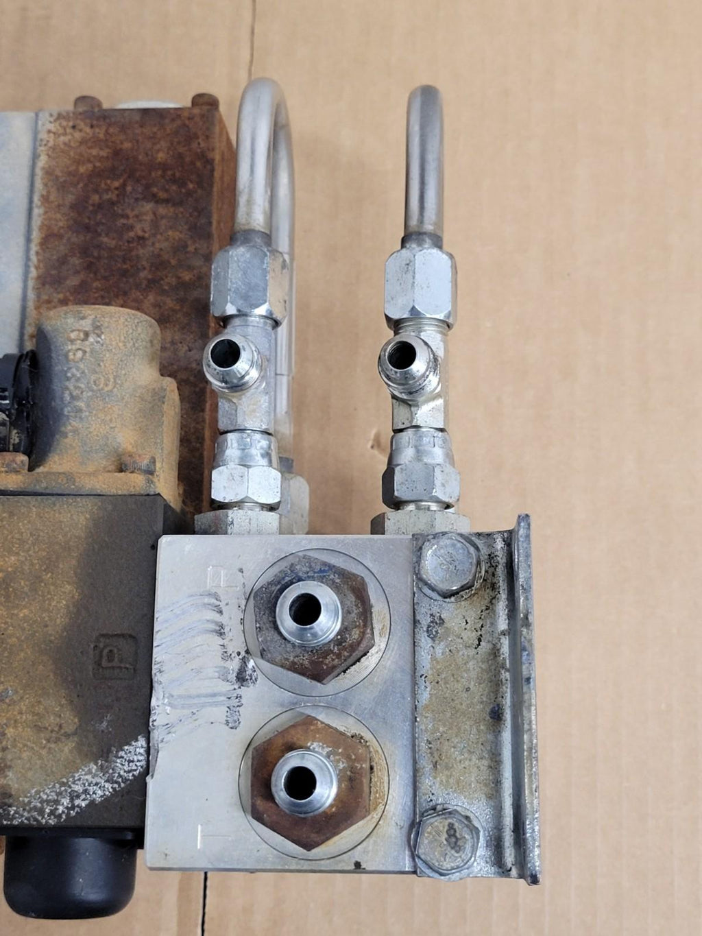 PARKER Hydraulic Proportional ISO Valve D1VL001CN  12VDC + Override Unit J