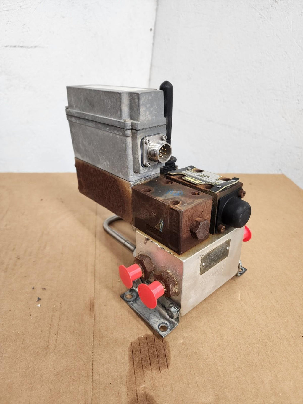 PARKER Hydraulic Proportional ISO Valve D1VL001CN  12VDC + Override Unit J