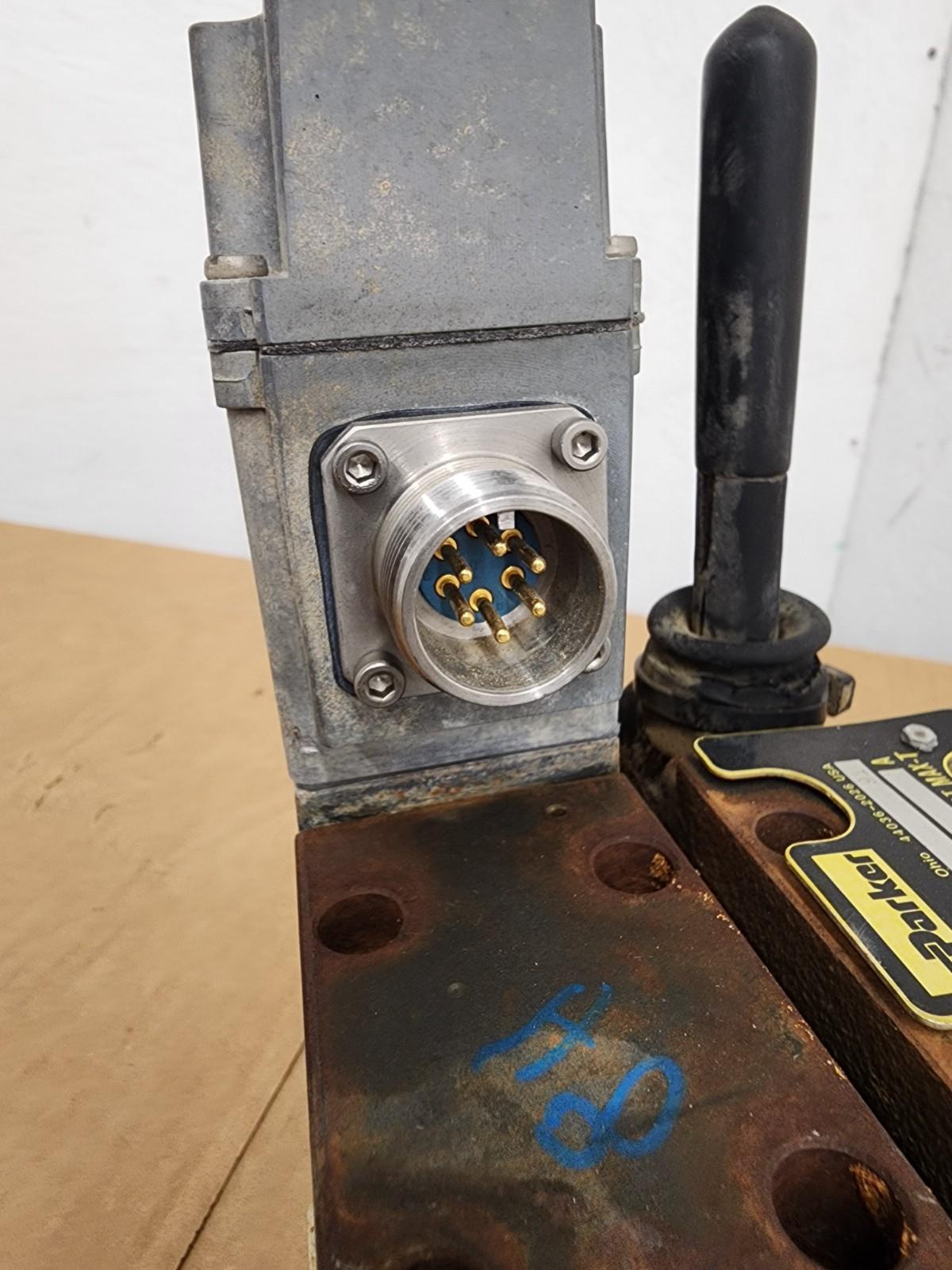 PARKER Hydraulic Proportional ISO Valve D1VL001CN  12VDC + Override Unit J