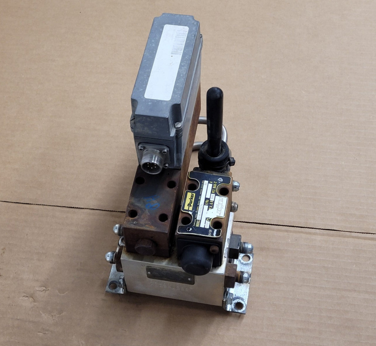 PARKER Hydraulic Proportional ISO Valve D1VL001CN  12VDC + Override Unit J