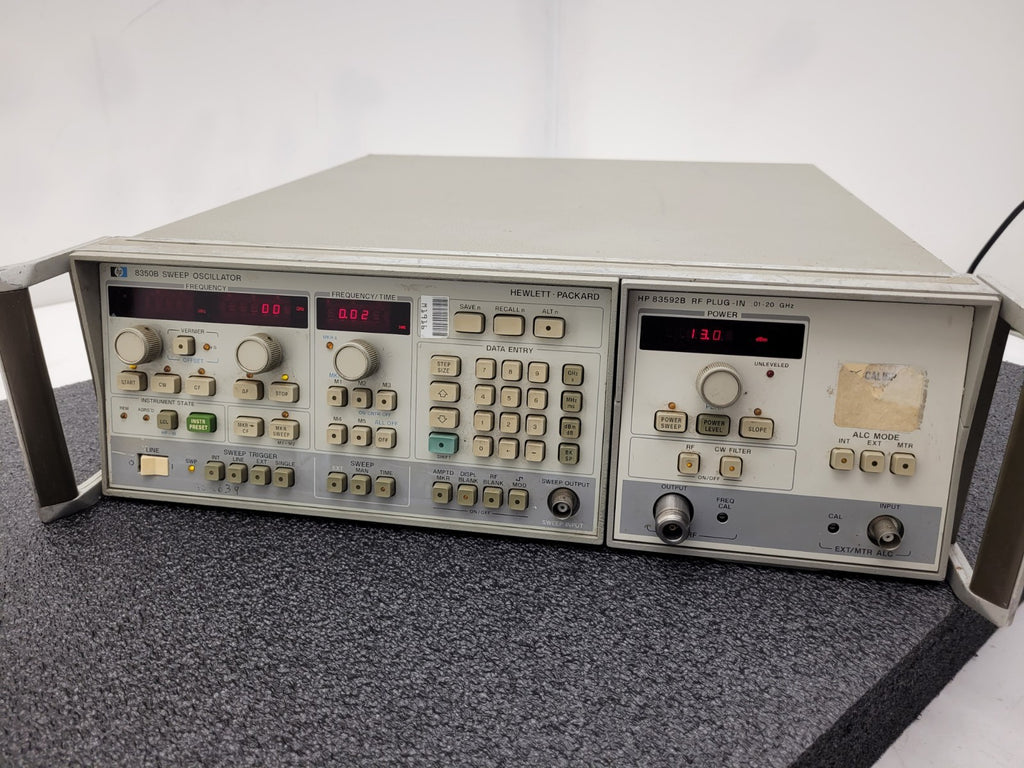 HP Hewlett Packard 8350B Sweep Oscillator w/ 83592B RF Plug-in .01-20GHz