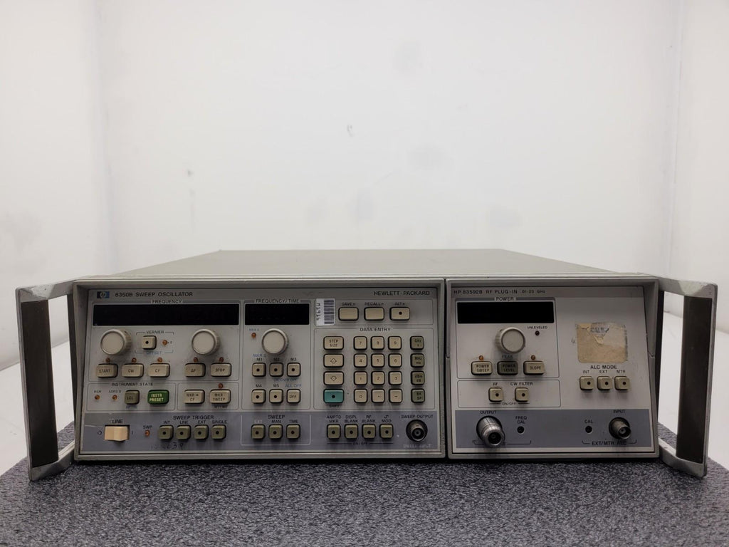 HP Hewlett Packard 8350B Sweep Oscillator w/ 83592B RF Plug-in .01-20GHz
