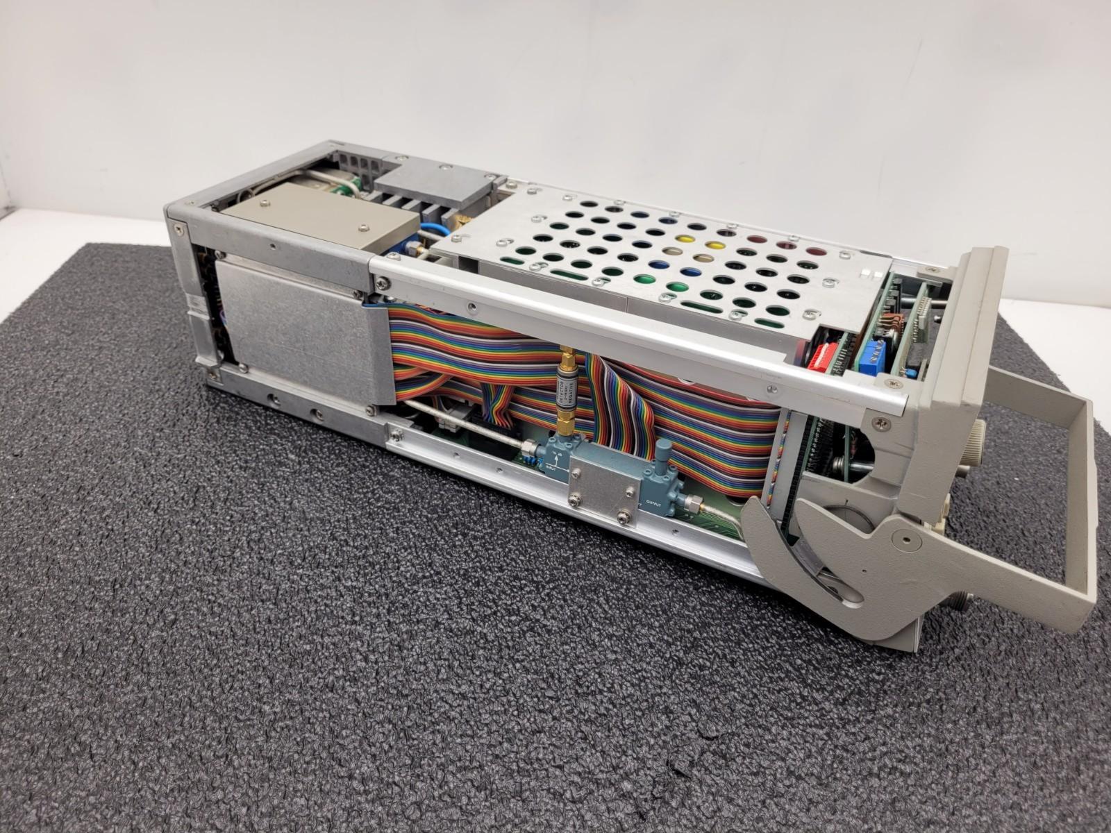 HP Hewlett Packard 8350B Sweep Oscillator w/ 83592B RF Plug-in .01-20GHz