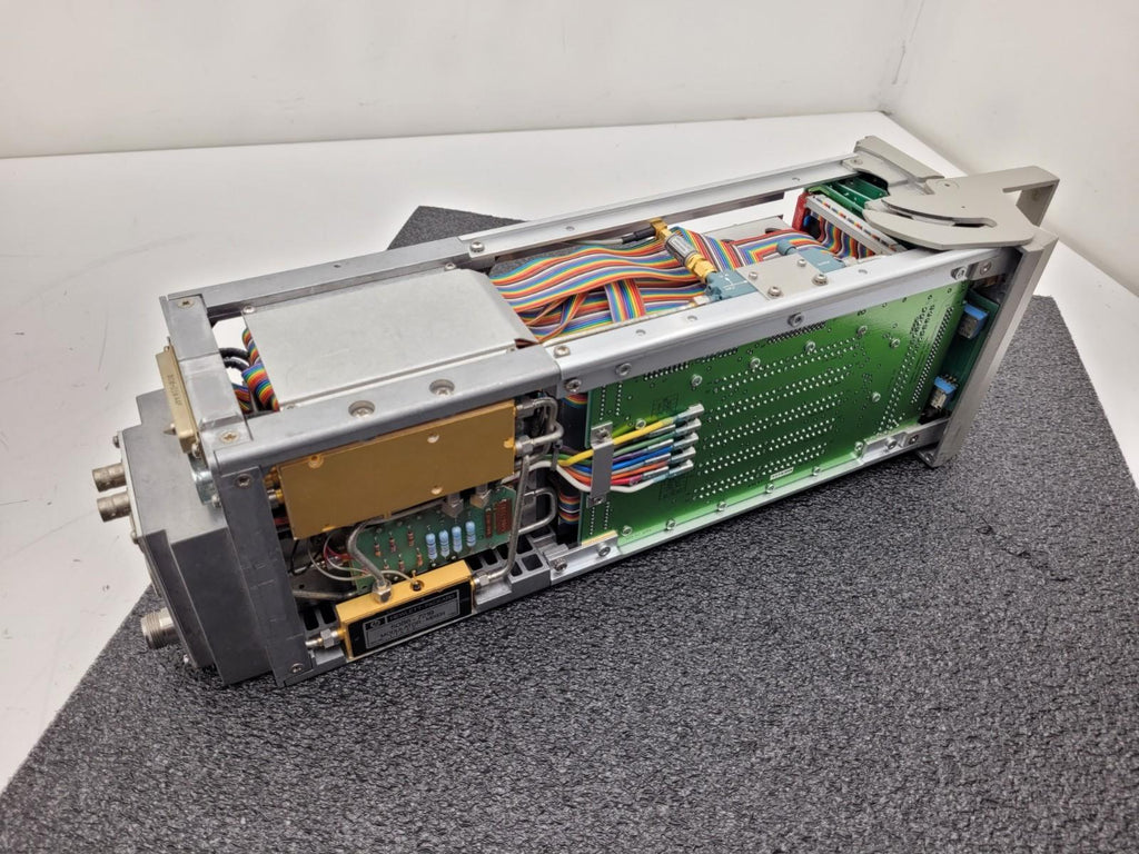 HP Hewlett Packard 8350B Sweep Oscillator w/ 83592B RF Plug-in .01-20GHz