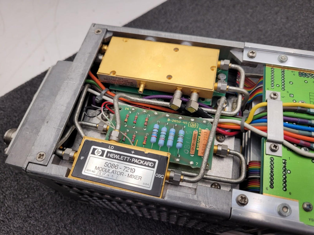 HP Hewlett Packard 8350B Sweep Oscillator w/ 83592B RF Plug-in .01-20GHz