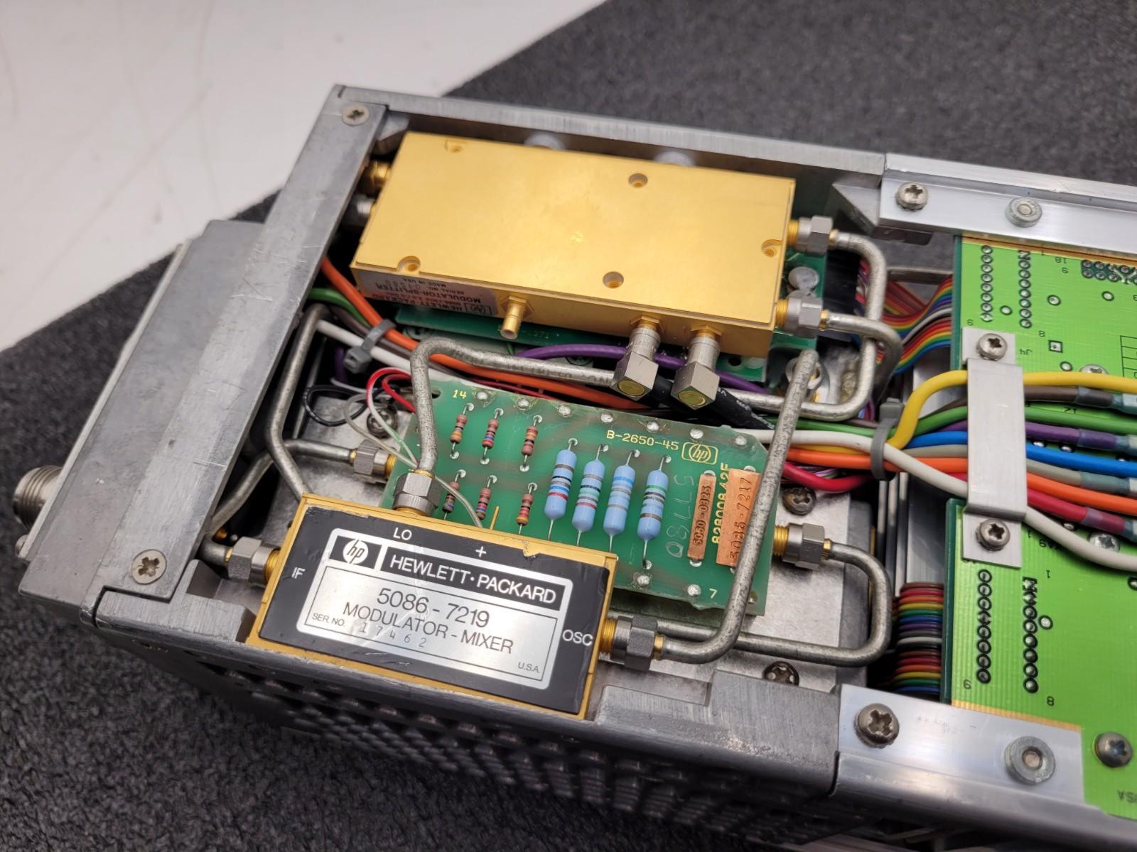 HP Hewlett Packard 8350B Sweep Oscillator w/ 83592B RF Plug-in .01-20GHz