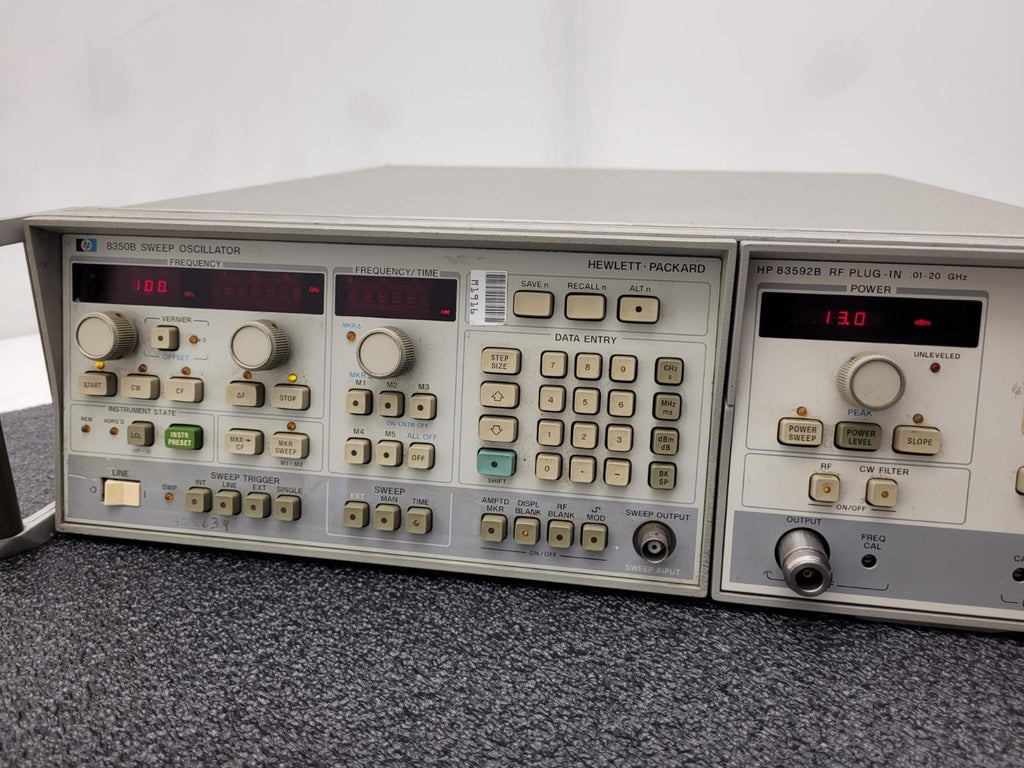 HP Hewlett Packard 8350B Sweep Oscillator w/ 83592B RF Plug-in .01-20GHz