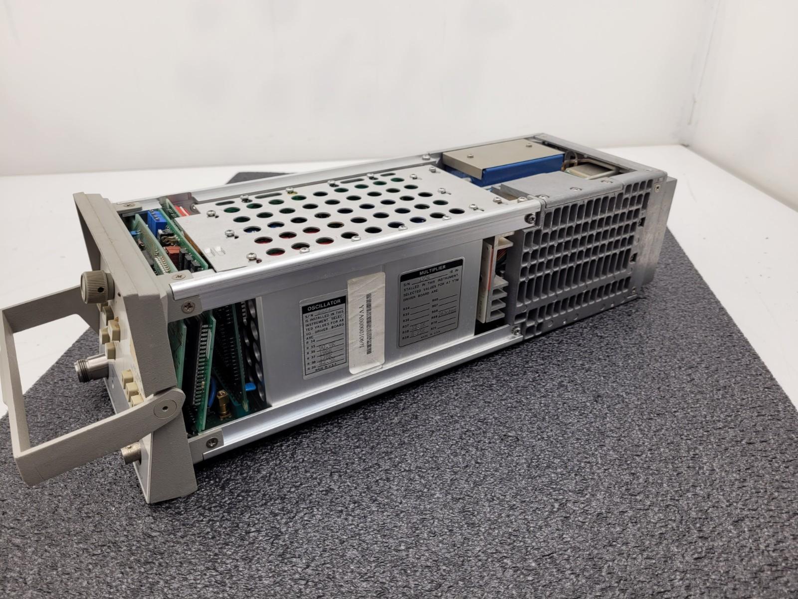 HP Hewlett Packard 8350B Sweep Oscillator w/ 83592B RF Plug-in .01-20GHz