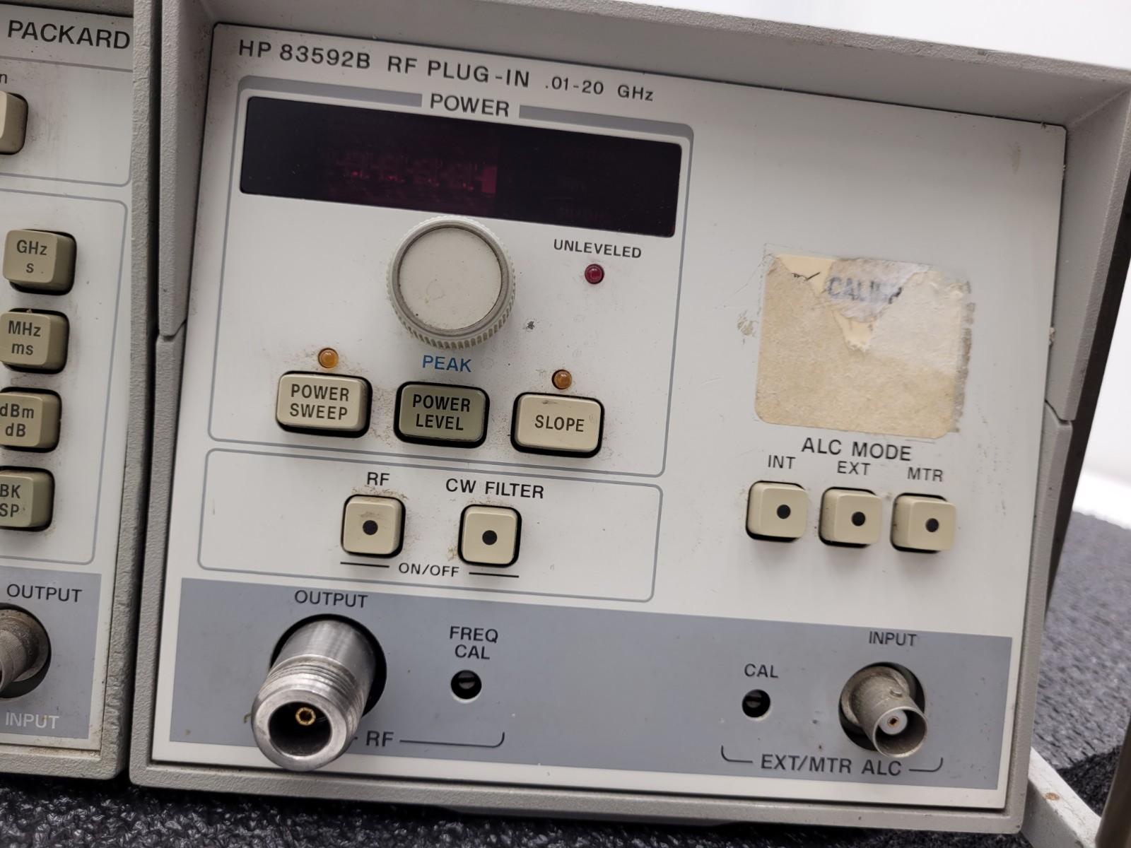 HP Hewlett Packard 8350B Sweep Oscillator w/ 83592B RF Plug-in .01-20GHz