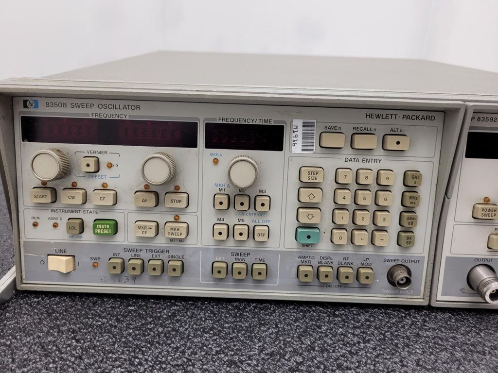 HP Hewlett Packard 8350B Sweep Oscillator w/ 83592B RF Plug-in .01-20GHz