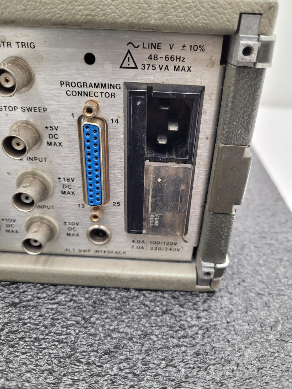 HP Hewlett Packard 8350B Sweep Oscillator w/ 83592B RF Plug-in .01-20GHz