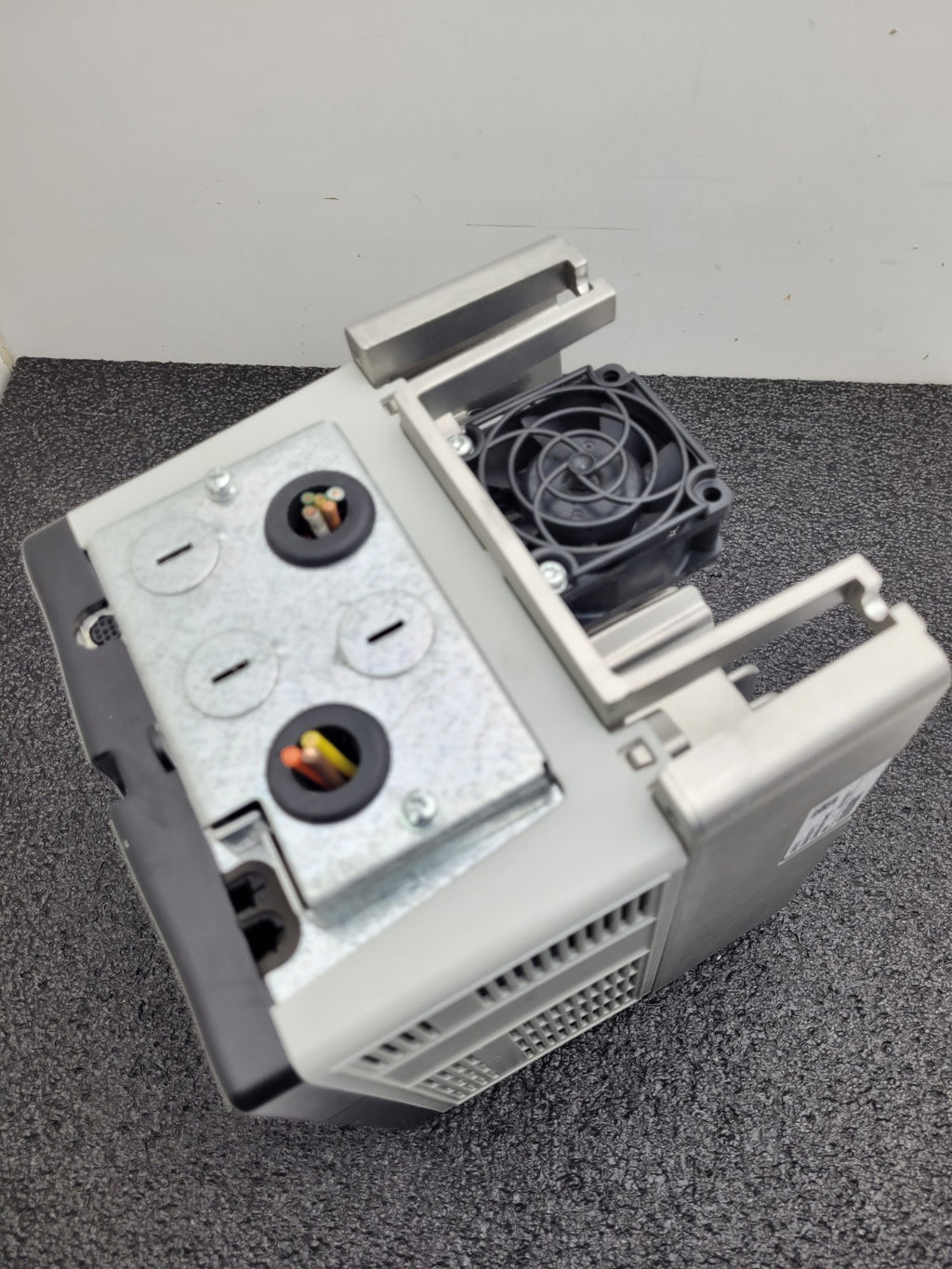 Allen Bradley 20AD8P0A0AYNANC0 Ser A PowerFlex 70 400V 3-Phase 8.7A 4kW AC Drive