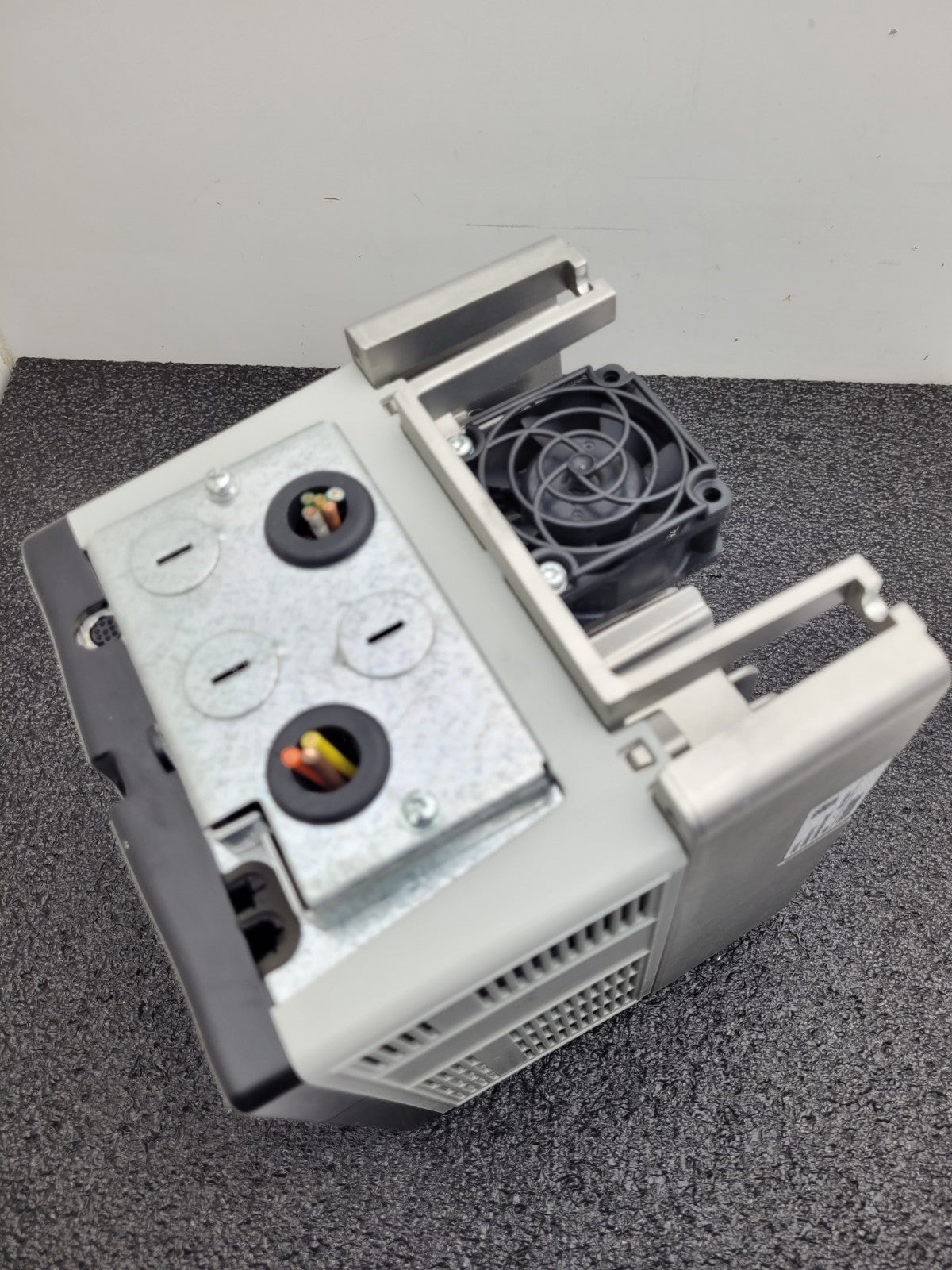 Allen Bradley 20AD8P0A0AYNANC0 Ser A PowerFlex 70 400V 3-Phase 8.7A 4kW AC Drive