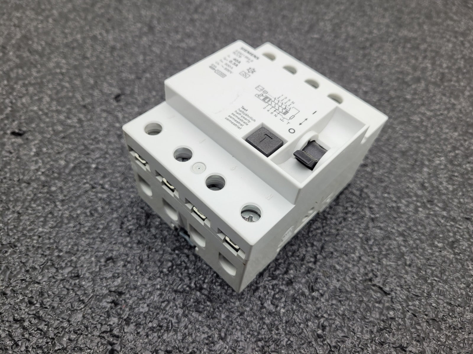 Siemens 5SM1 654-6 RCCB FI Residual Current Operated Circuit Breaker 4-pole 40A