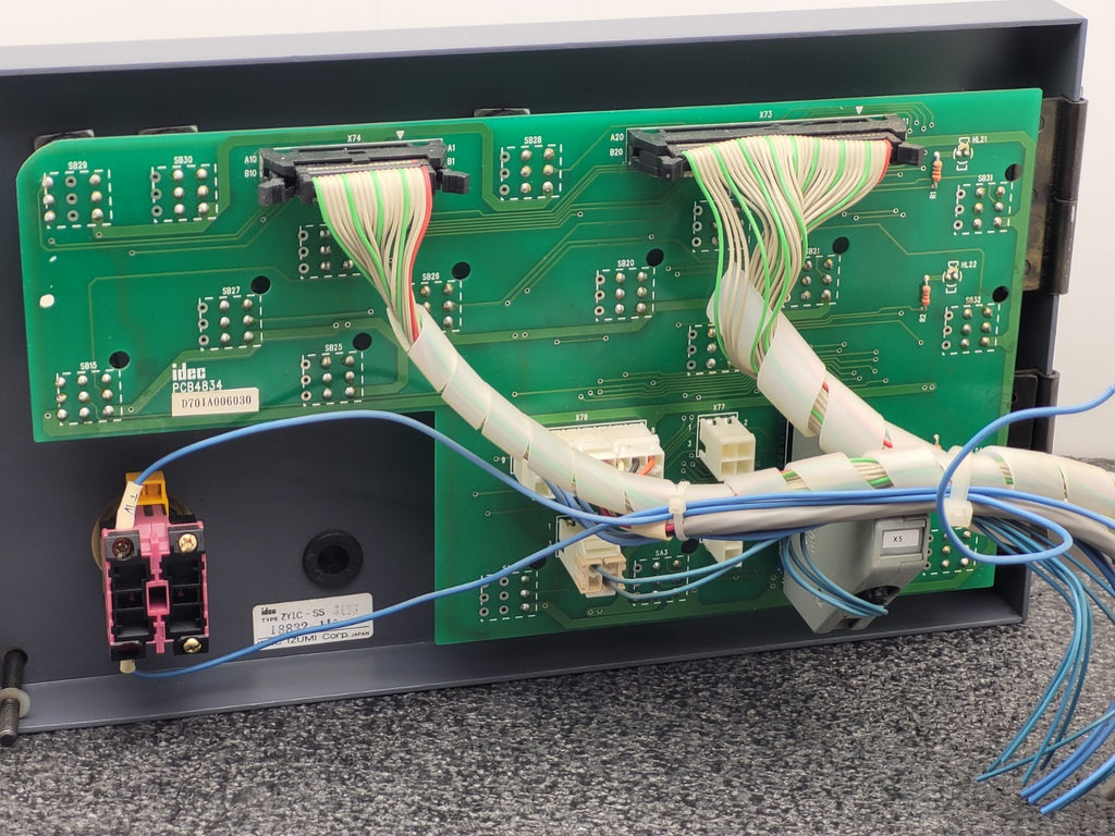 Idec Izumi ZY1C-SS3153 Mitsubishi Pushbutton CNC Machine Control Panel