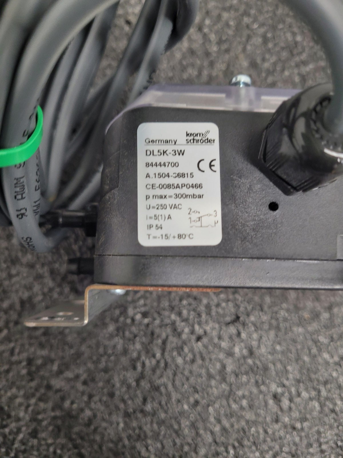 Krom Schroder DL5K-3W Air Pressure Switch 250 VAC 300mbar