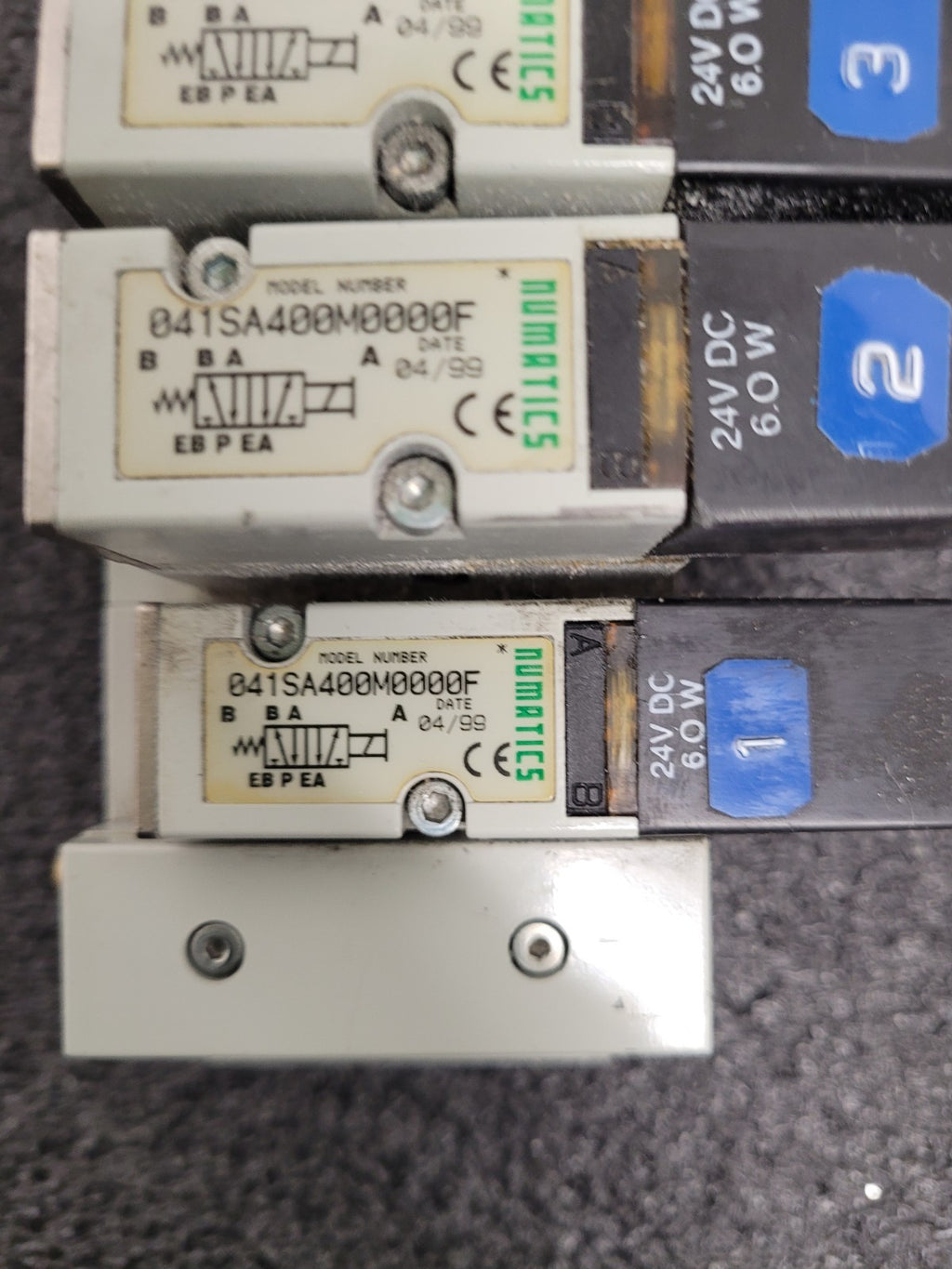 Numatics 5 Valve Solenoid 041SA400M0000F Pneumatic Manifold Set 3 Blocks DB25