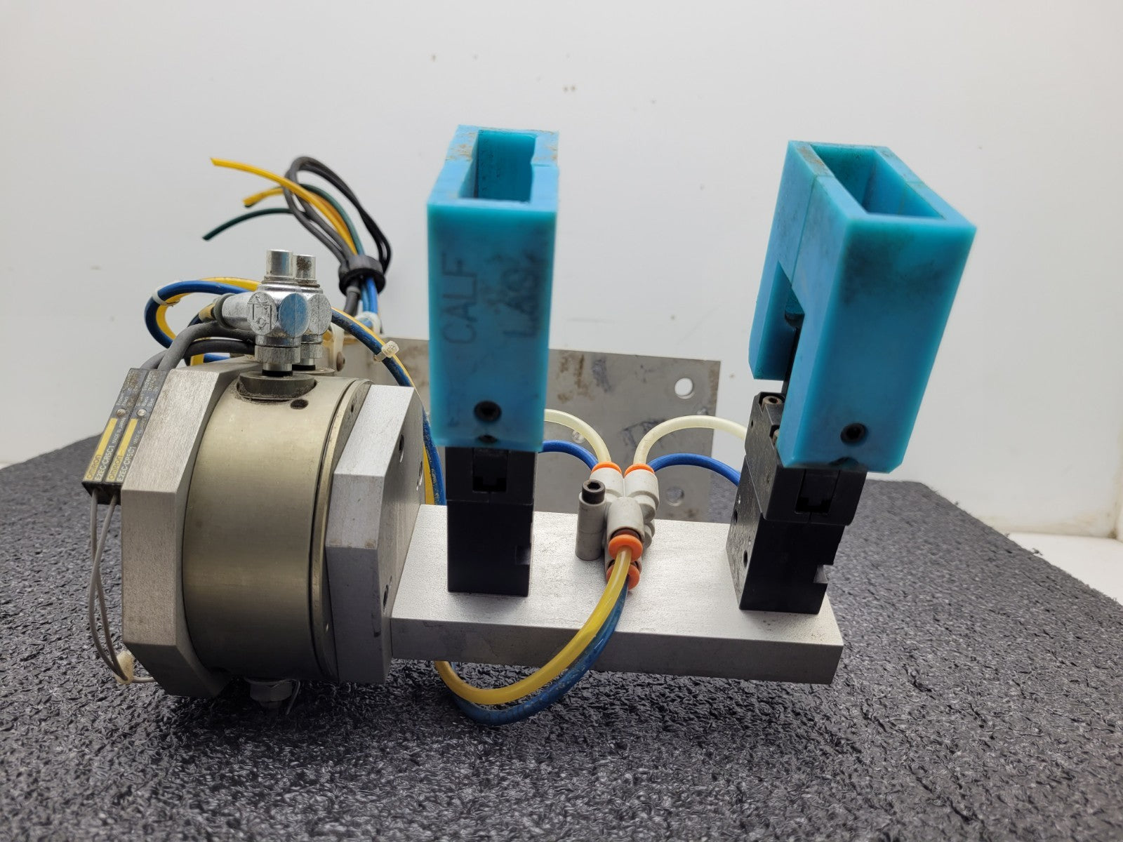 Robohand Robotic Pneumatic Rotary Actuator and Grippers GRB121-1-0401 RR-26-180