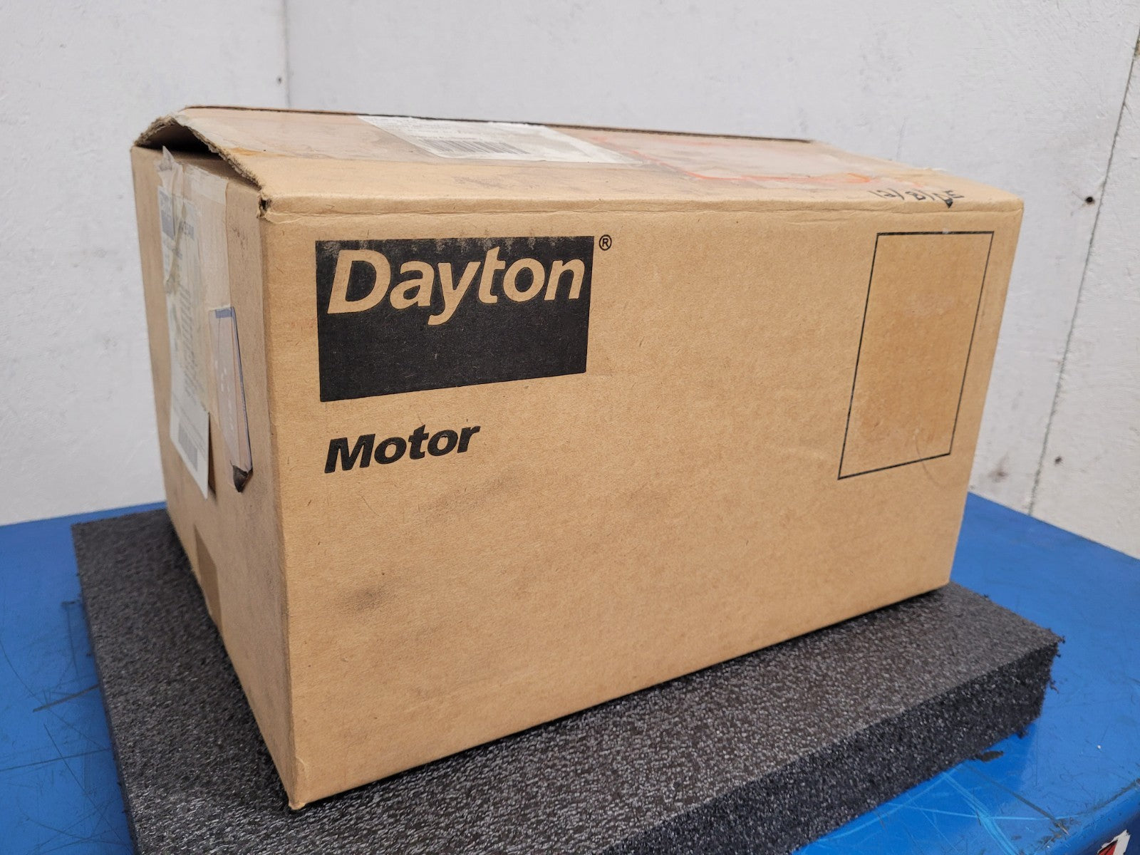 DAYTON 4C353M Air Circulator 2 Speed Oscillating Fan Motor 115VAC with plug