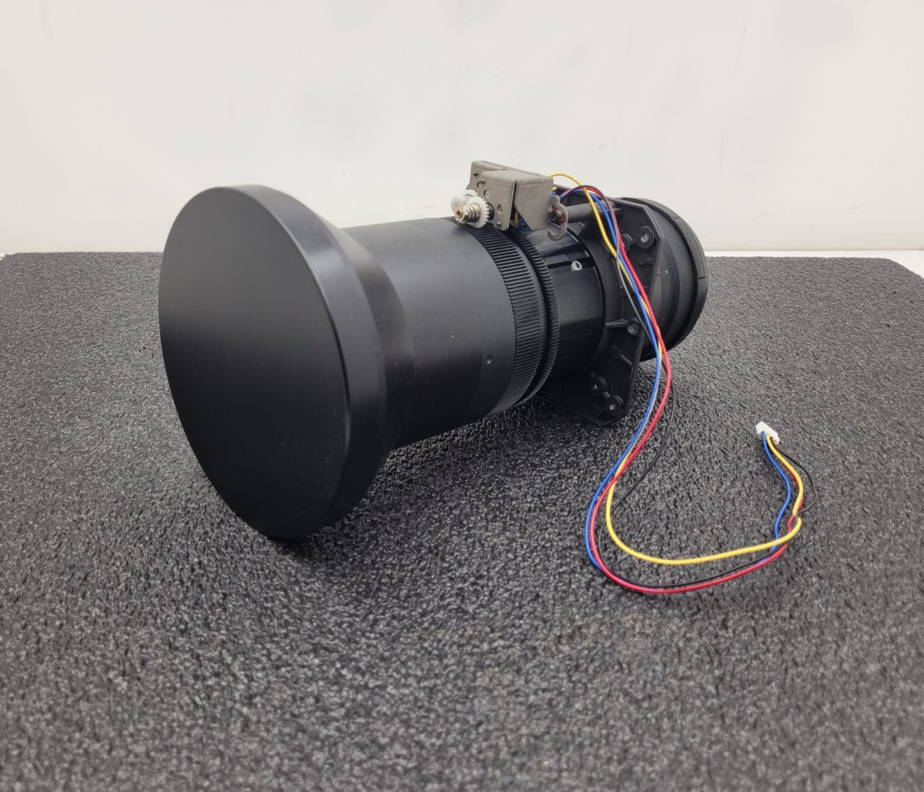 Sanyo LNS-T02 Long Throw High Precision Zoom Projector Lens F2,0-2,8/f=158-221mm