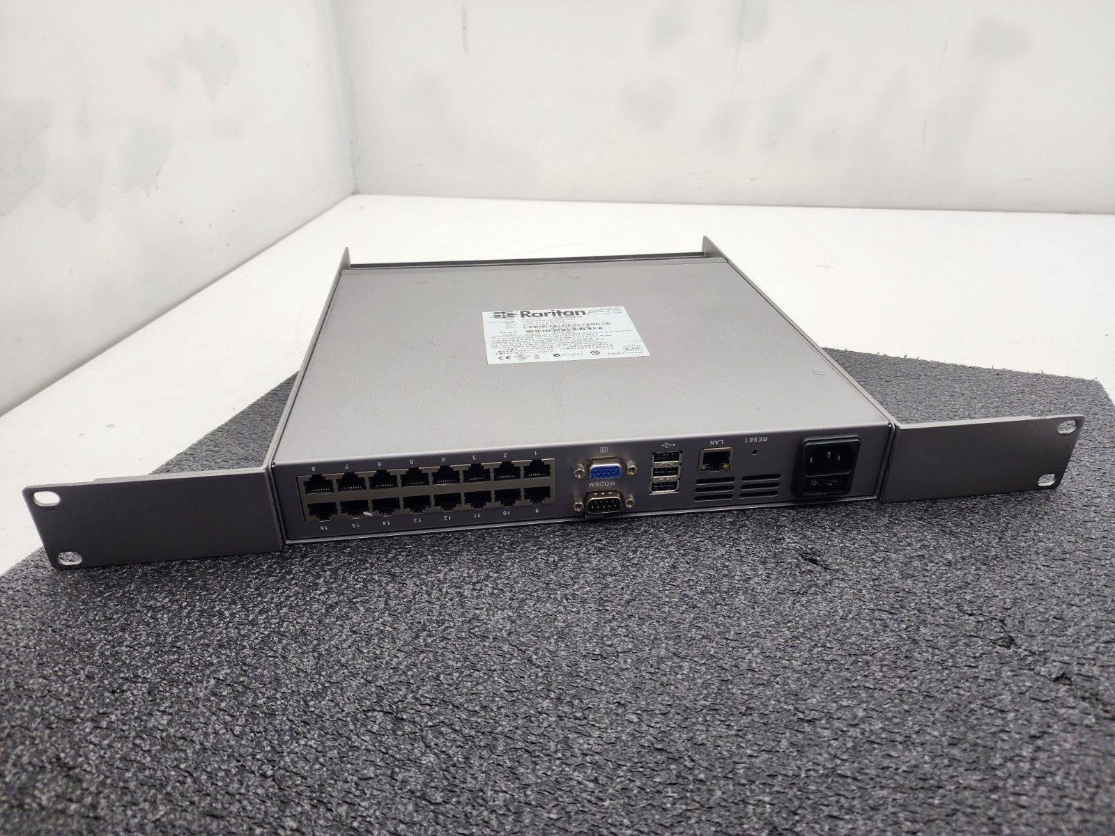 Raritan DLX-216V3-AD 16-port Dominion LX-216 Rackmount KVM Switch Tested Works B