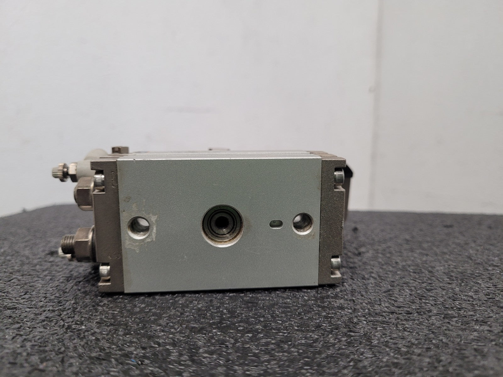 SMC MSQB10A Pneumatic Rotary Actuator Table w/ D-F9N sensors