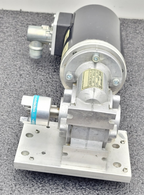Lenze Right Angle Gear Motor SSN40-1GVAR-063C22 + 15:1 Gearhead SSN40-1FVAR