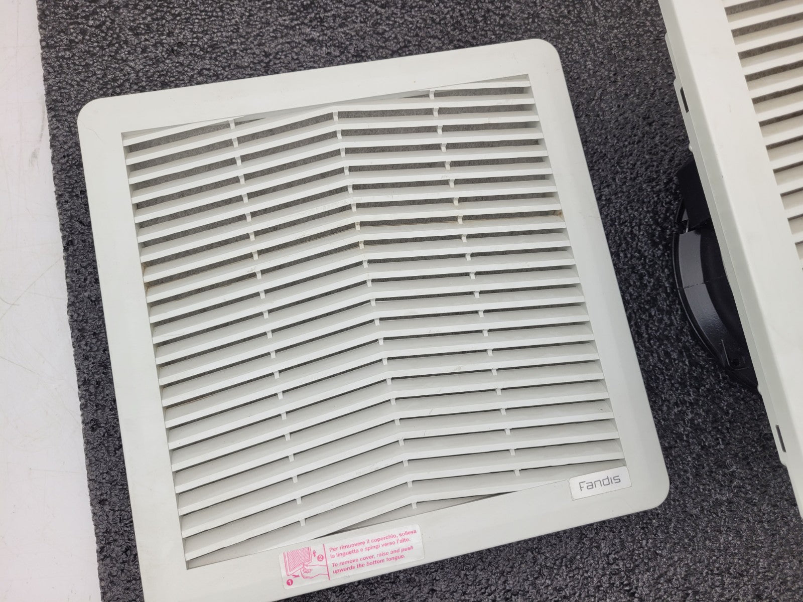 Fandis FF15A115UF Fan Filter 250mm x 250mm 115 Vac 135/159 CFM Cabinet Mount