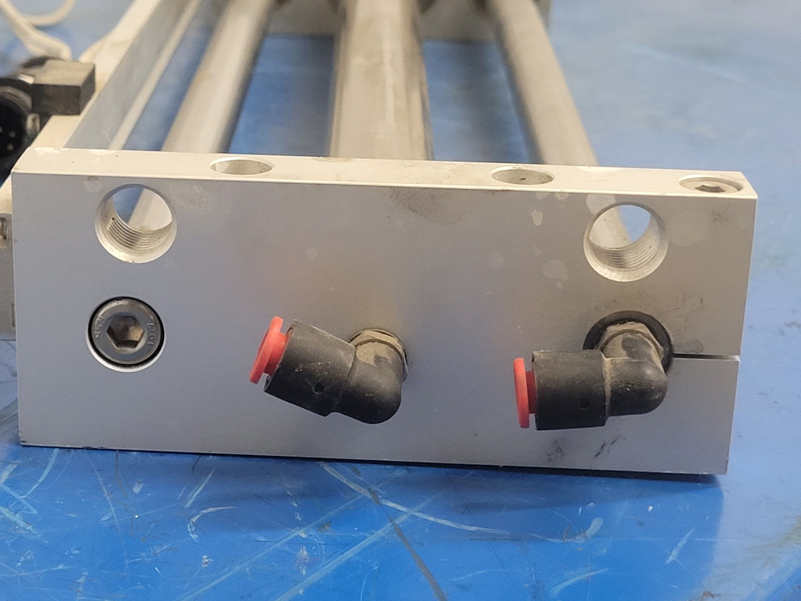 SMC CY1L25H-650-F79L Rodless Magnetic Coupled Guided Cylinder w/ D-F79 Sensors
