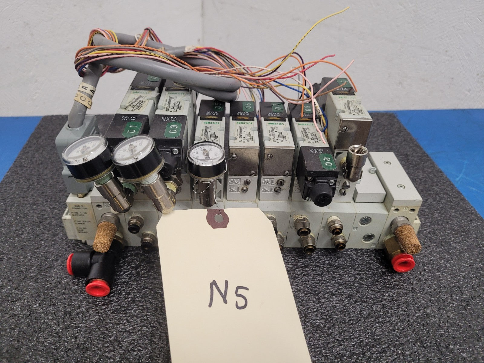 Numatics 7x Valve Solenoid 041SA400M0000F 4x Regulated Pneumatic Manifold N5