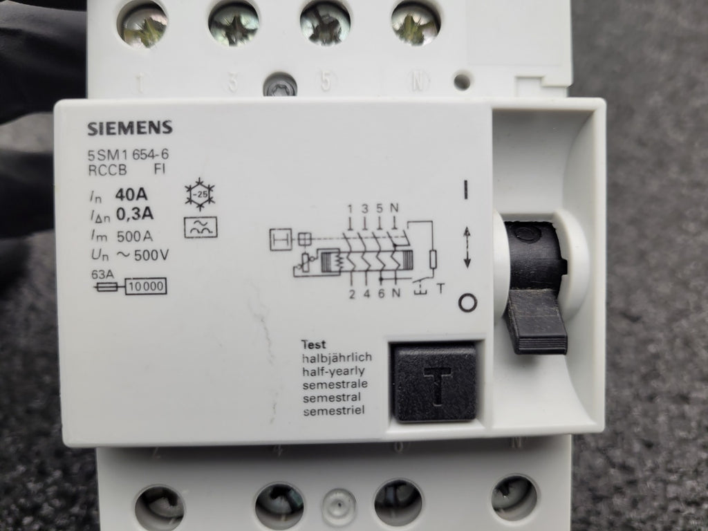 Siemens 5SM1 654-6 RCCB FI Residual Current Operated Circuit Breaker 4-pole 40A