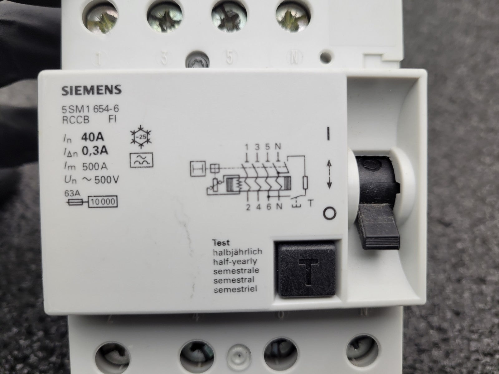 Siemens 5SM1 654-6 RCCB FI Residual Current Operated Circuit Breaker 4-pole 40A