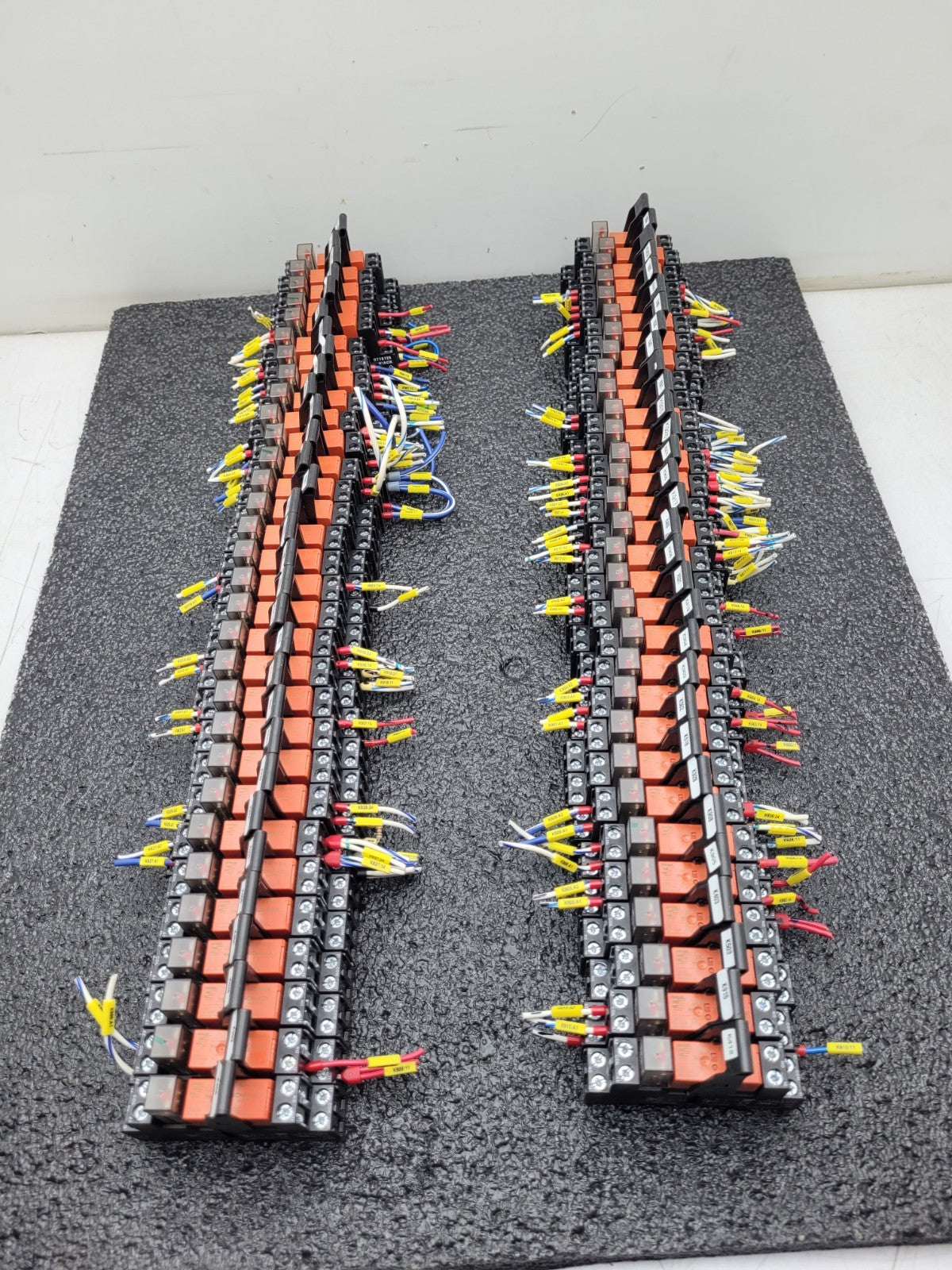Lot of 62x Schrack DIN Rail Relay Block RT78725 24VDC RT424024 EM18 Indicator