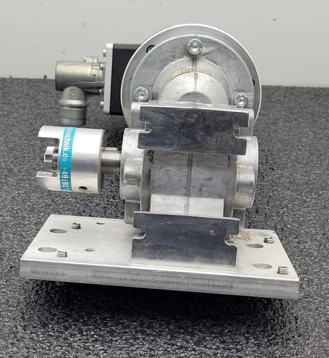 Lenze Right Angle Gear Motor SSN40-1GVAR-063C22 + 15:1 Gearhead SSN40-1FVAR
