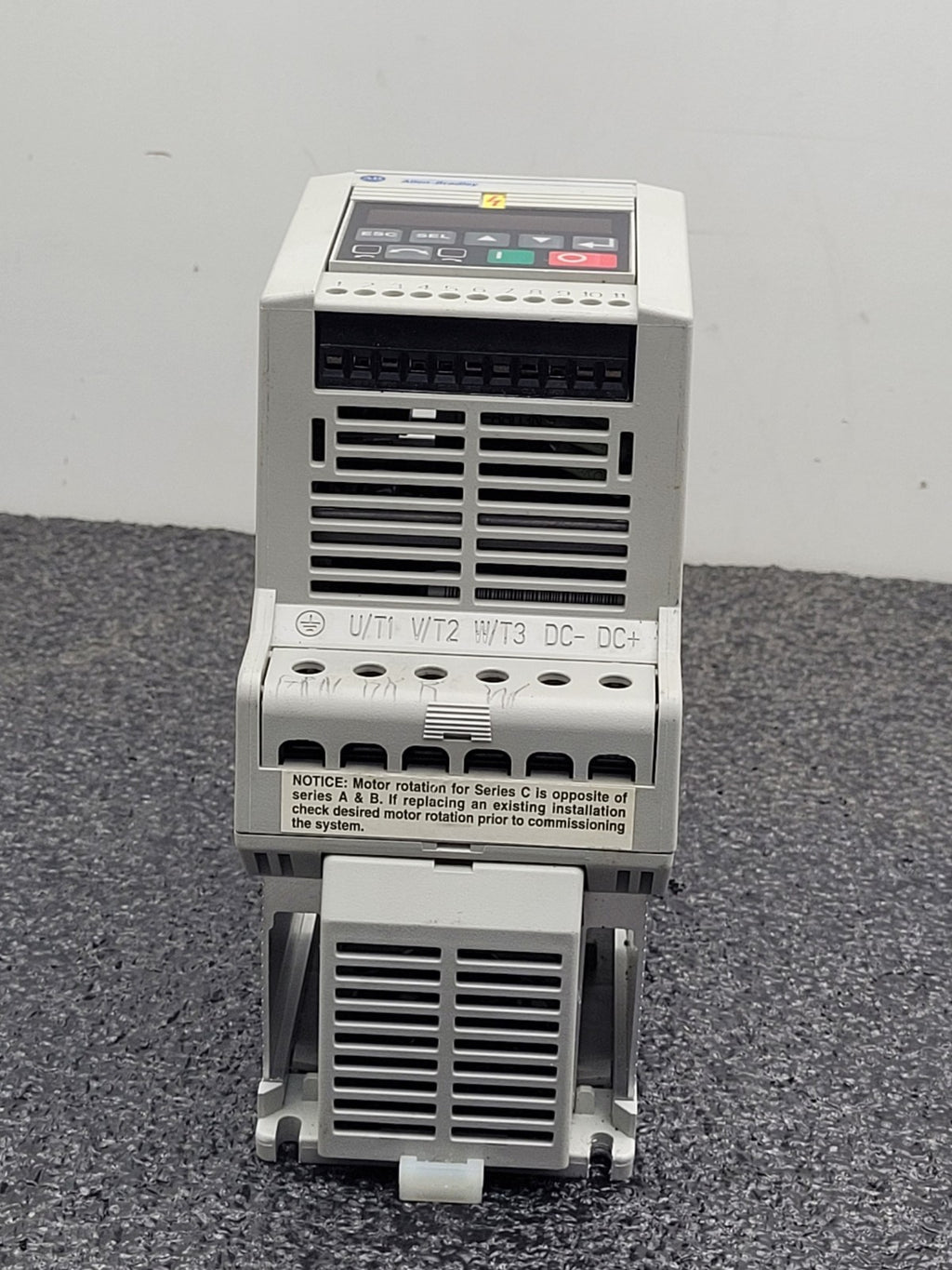 ALLEN BRADLEY 160-BA03NSF1 Variable Speed Drive 1HP 380/480 VAC 3PH