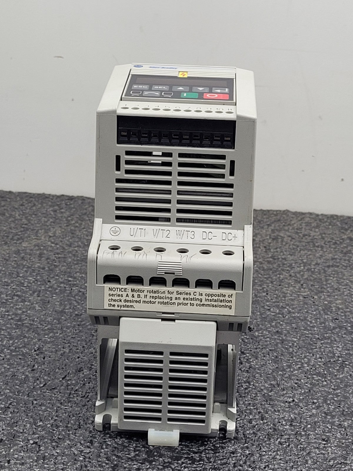 ALLEN BRADLEY 160-BA03NSF1 Variable Speed Drive 1HP 380/480 VAC 3PH