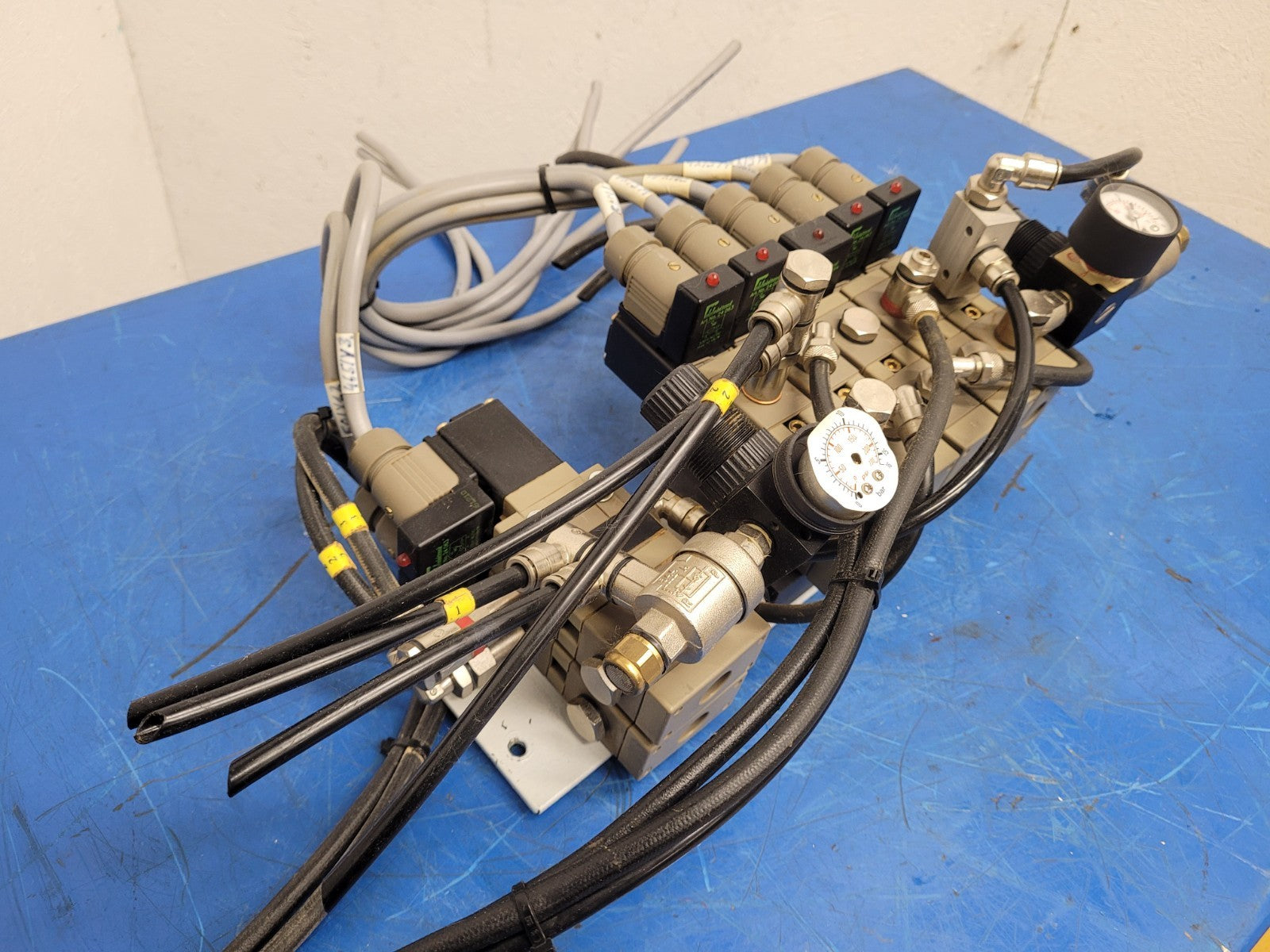 Burkert 413-G-1/4-B-PL-1/4 Pneumatic Solenoid 7 Valve Manifold 120VAC Unit A