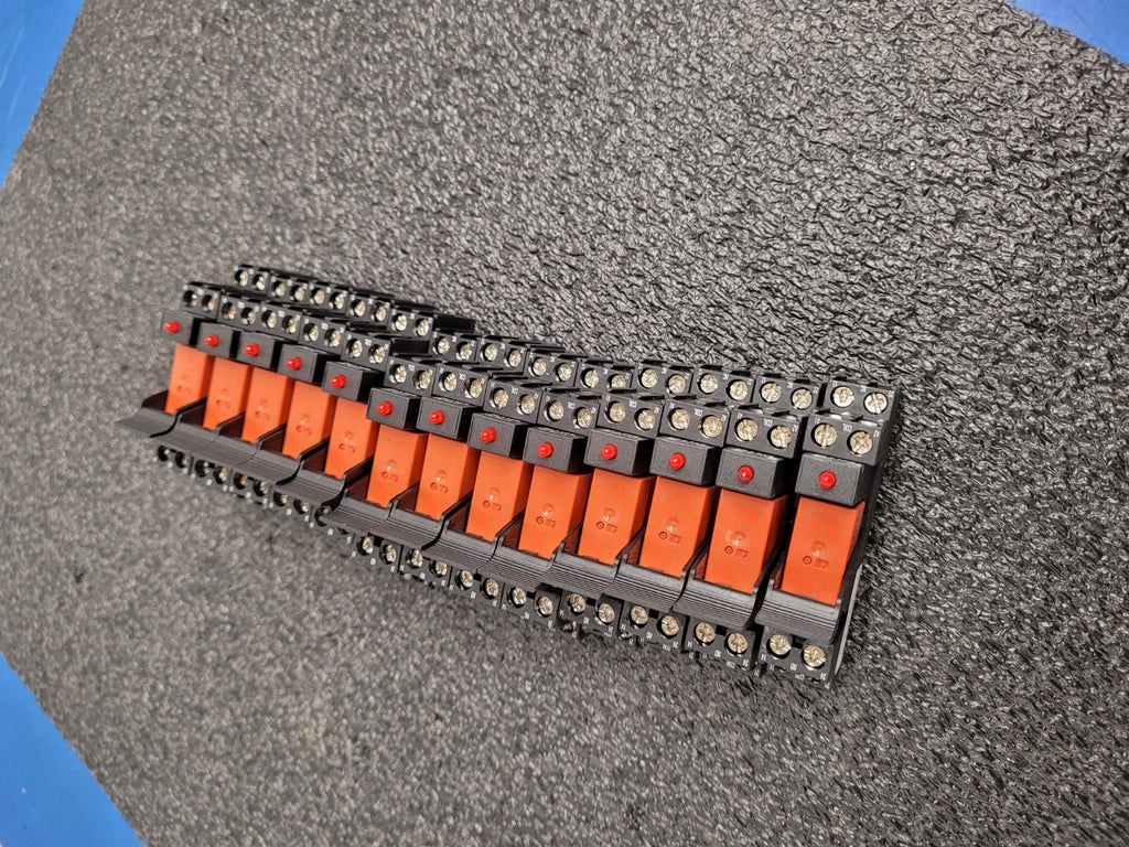 Lot of 13x SIEMENS RT424024 Relay LZX: RT 78625 Base 24VDC Type 42 Indicator DIN