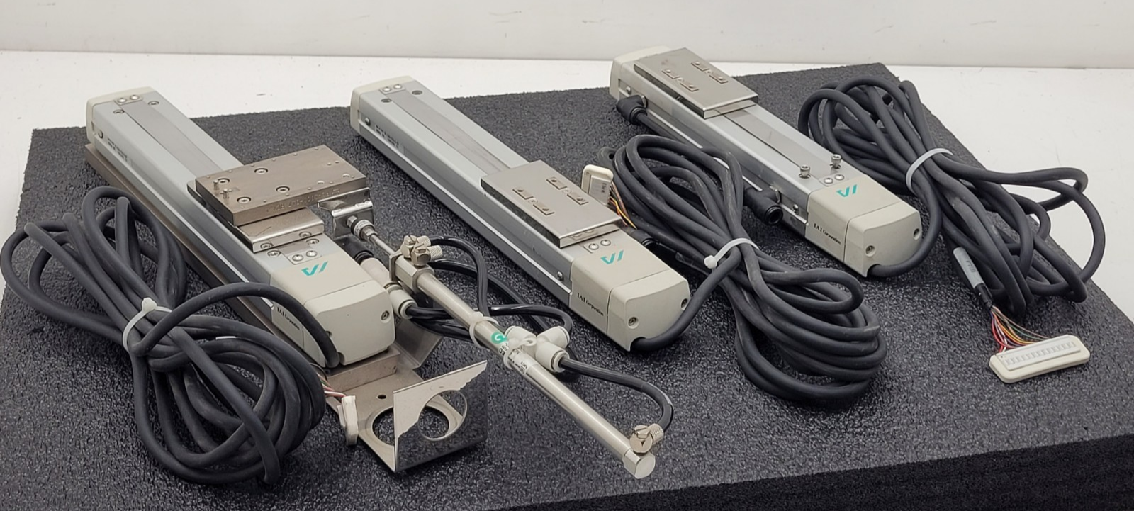 Lot of 3x IAI Linear Screw Driven Steper Motor Actuator DS-S5H-150-G-CR [A]