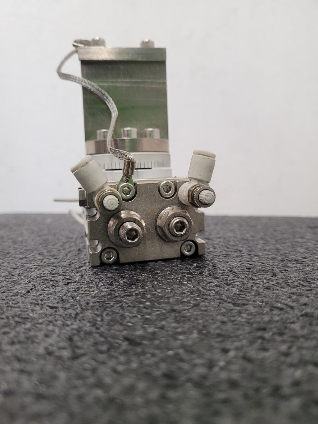 SMC MSQB10A Pneumatic Rotary Actuator Table w/ D-F9N sensors