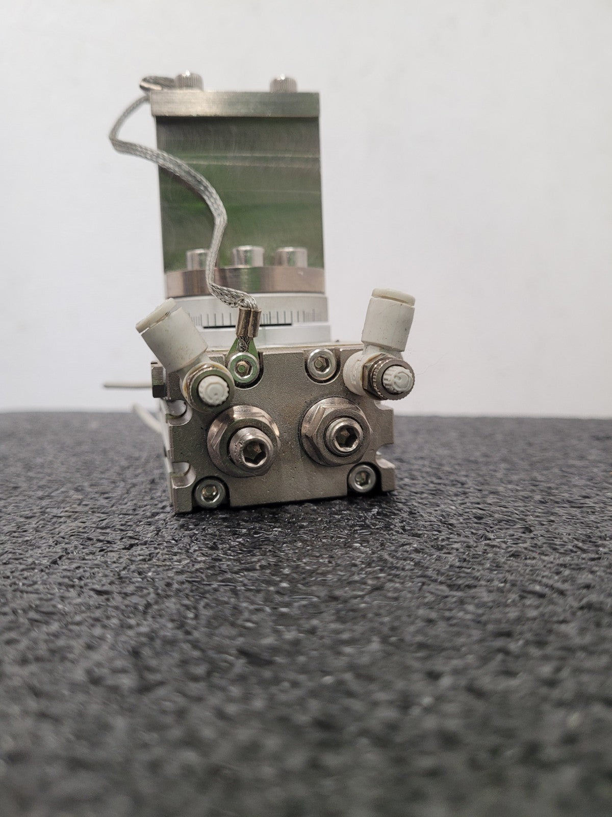 SMC MSQB10A Pneumatic Rotary Actuator Table w/ D-F9N sensors