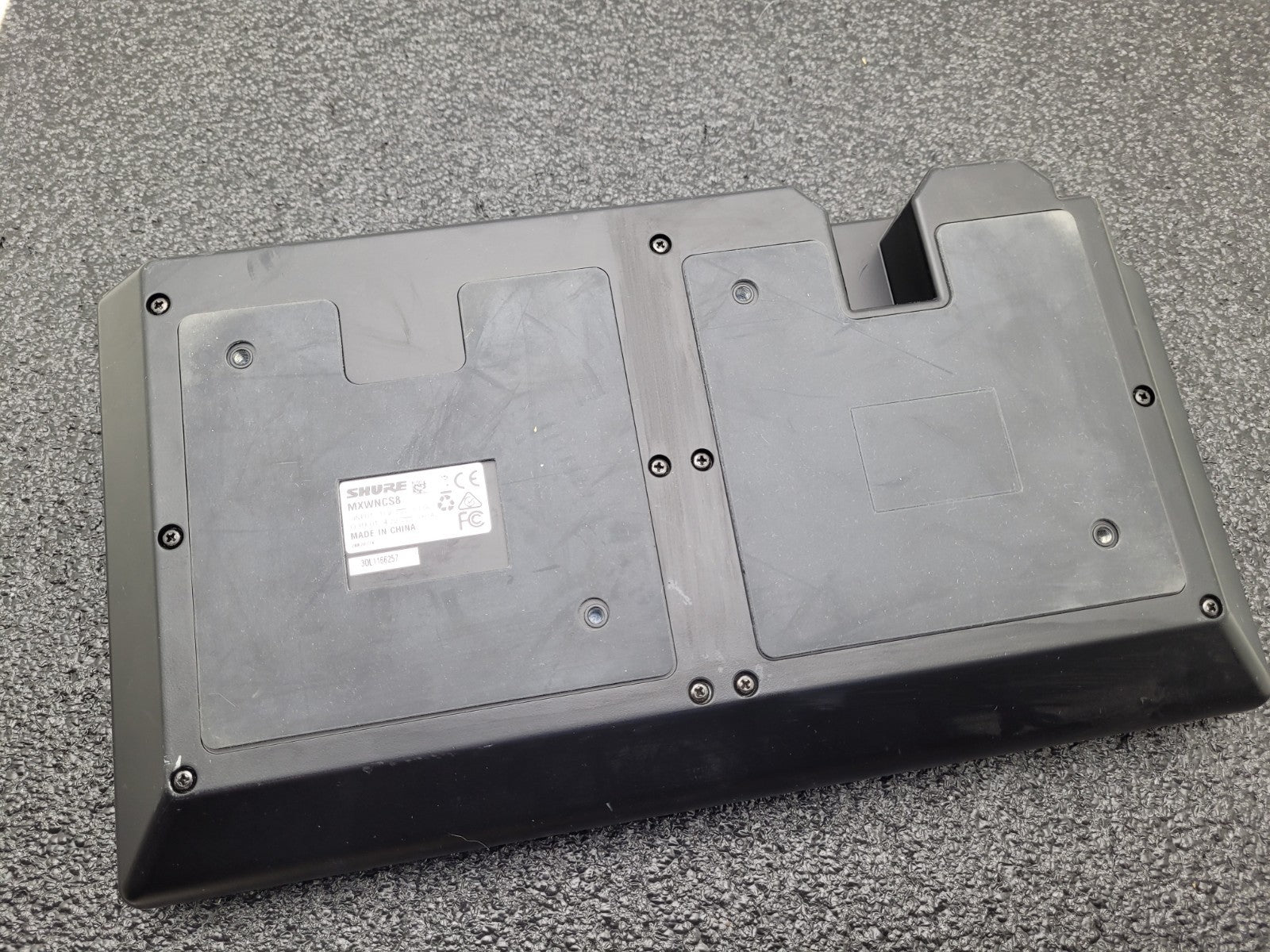 SHURE MXWNCS8 Charger Bank,  Wireless Transmitters MXW6/O Z10 Untested