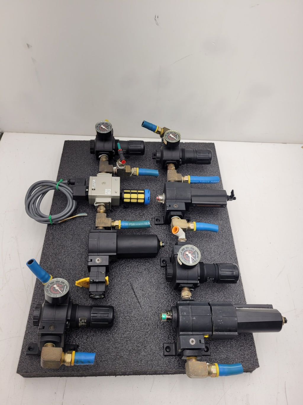 Lot of 4 Norgren R74G-4AK-RMG Filter Regulator Assembly 1x SMC NAV4000 Solenoid