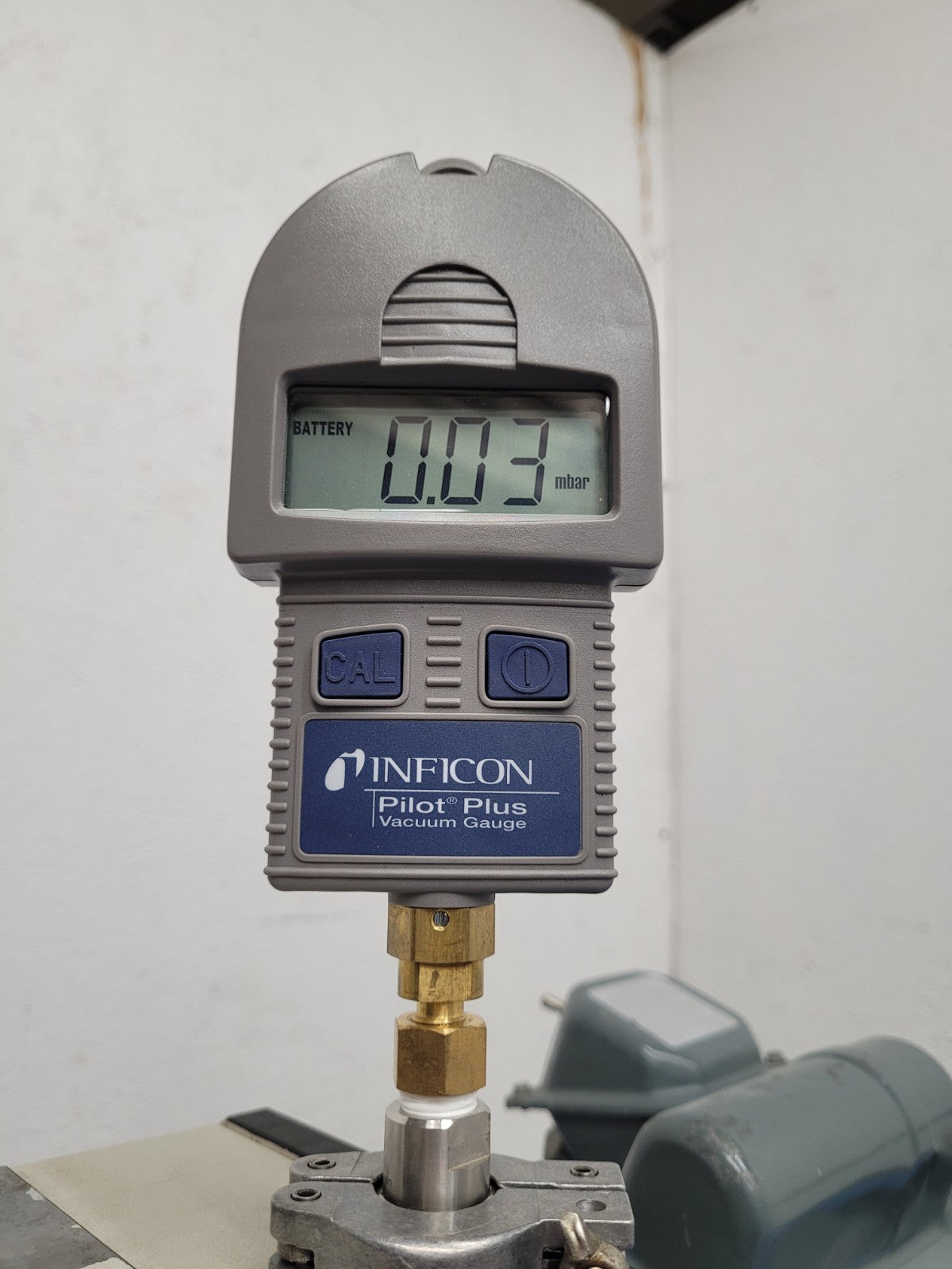 Leybold Trivac Rotary Vane Vacuum Pump D4B Load Tested Good 120VAC 1/3HP